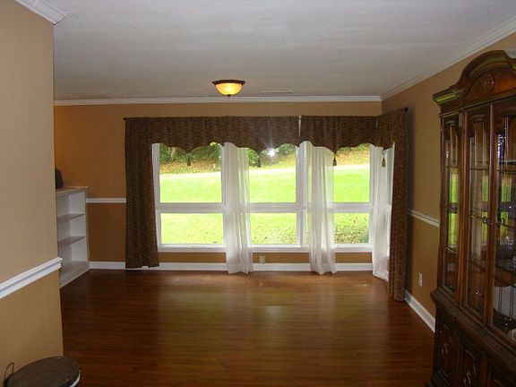 3rd image of 303 Highwood Cir