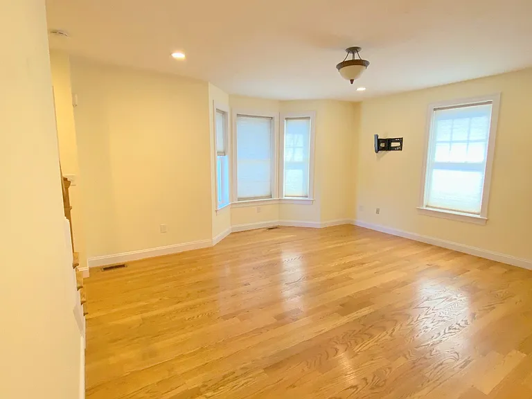 64 Bow St — Photo 4