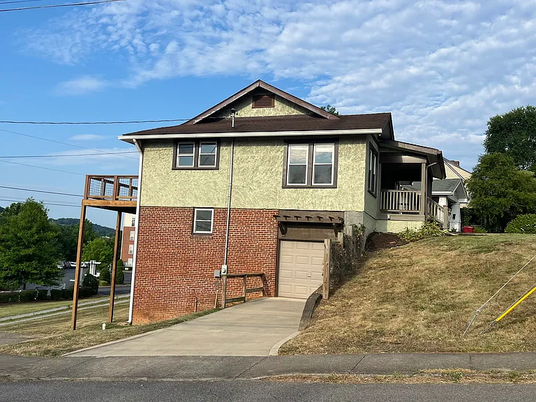 301 Highland Ave — Photo 20