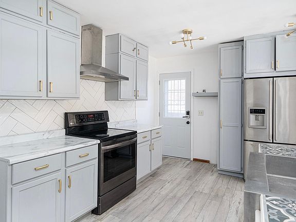 3rd image of 2463 Silver Lake Rd NW