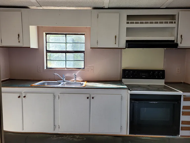 1038 Viking Ct — Photo 2