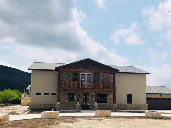 99 Rolling Stone Ln, Concan, TX 78838
