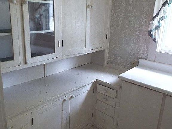 5th image of 629 Lincoln St