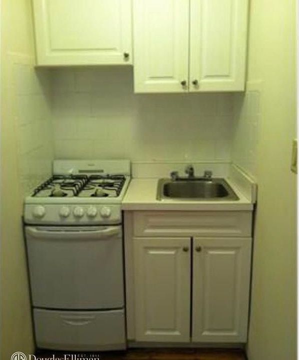 2nd image of 461 Saint Johns Pl APT 2F