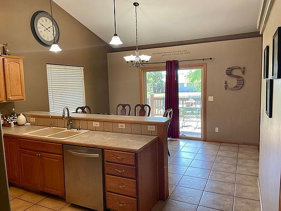 3rd image of 413 N Chelsee Ct