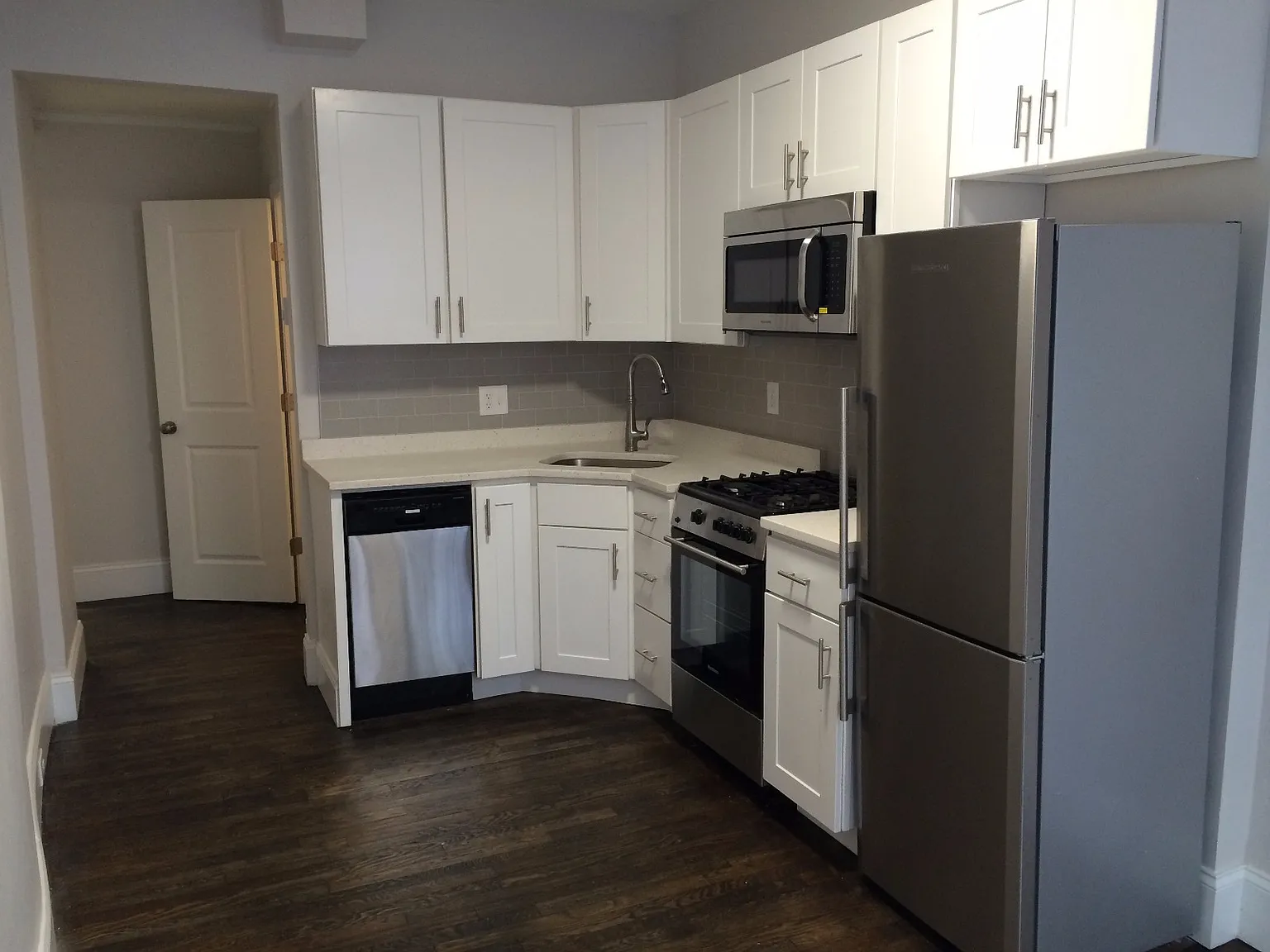 3 bed, 550 sqft, $5,500 — Photo 1