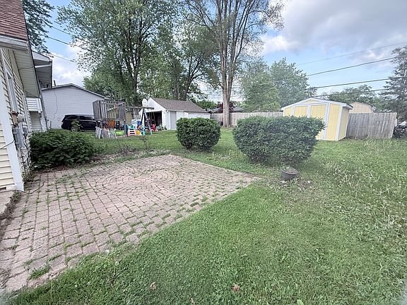 3rd image of 1431 Woodbine Dr