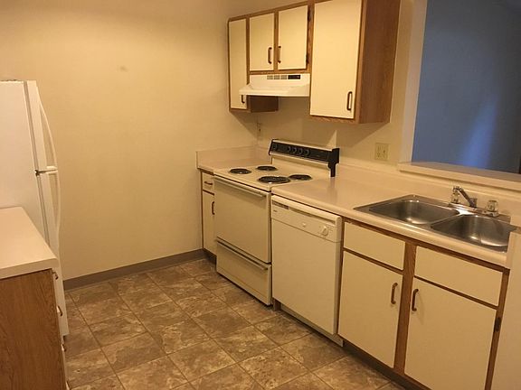 2nd image of 606 Pebble Place Dr APT E