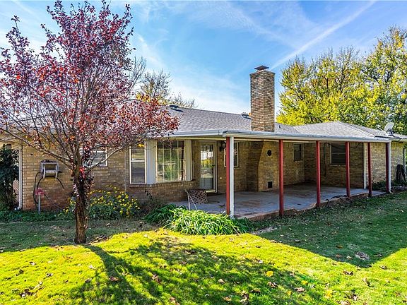 5th image of 301 Wildwood Dr