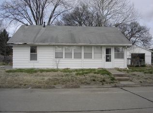 706 S 9th St, Manhattan, KS 66502