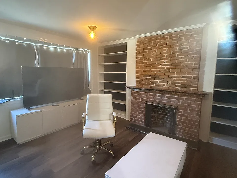 95 Howe St