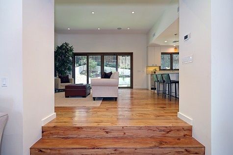 4th image of 10558 Lauriston Ave