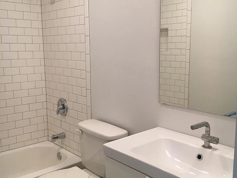 Upstairs full bath