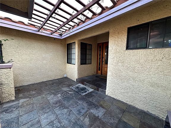 5th image of 3811 Leisure Ln