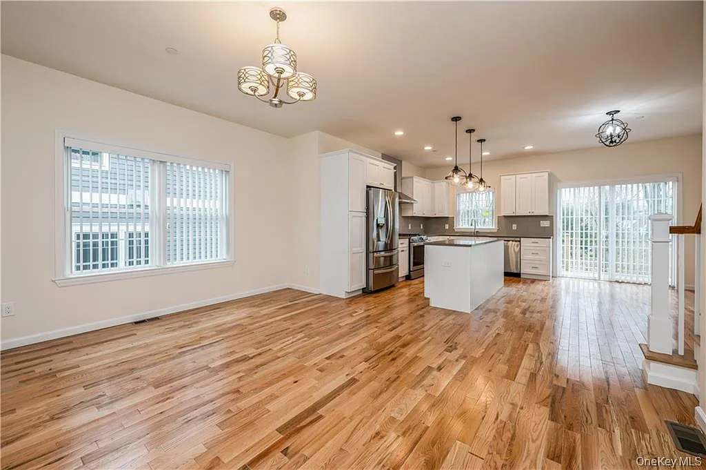 4 bed, 3.5 bath, 2258 sqft, $7,500 — Photo 4