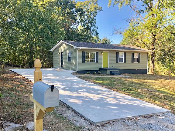 2nd image of 2714 Patricia Ln