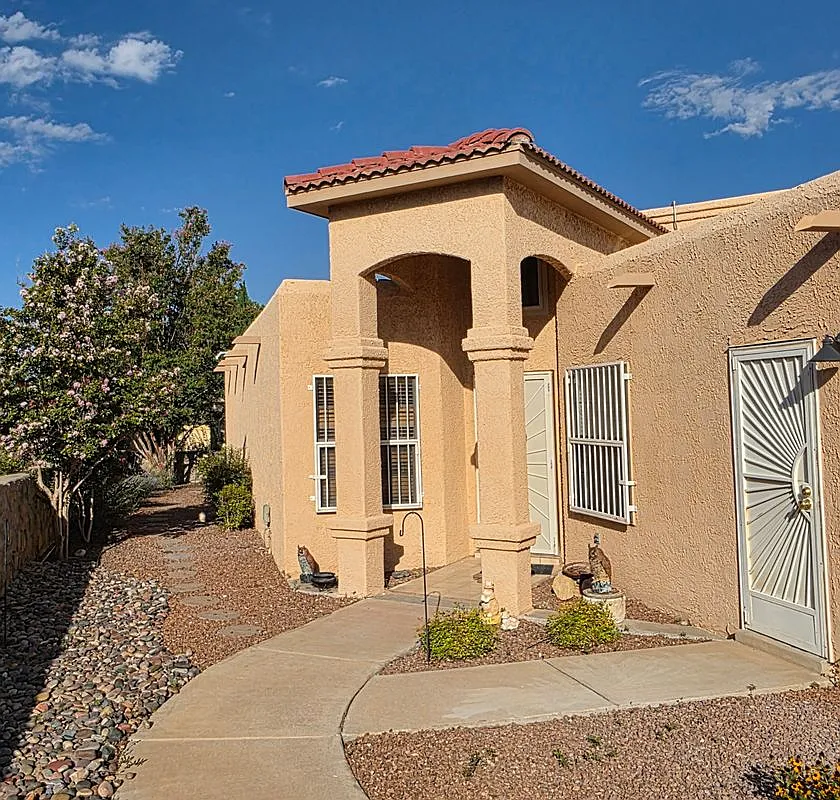 3 bed, 2.0 bath, 1213 sqft, $1,800 — Photo 2