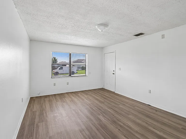 384 Cocoa Ct — Photo 11