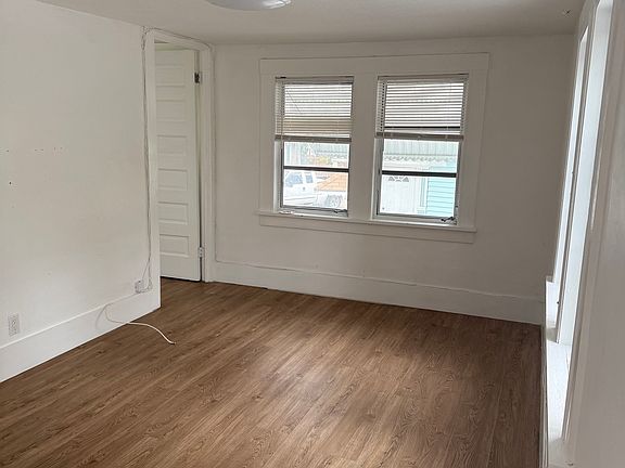 4th image of 105 1/2 SE 12th Ave