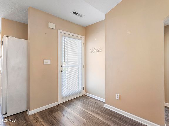 5th image of 1409 Willoughby Park Court