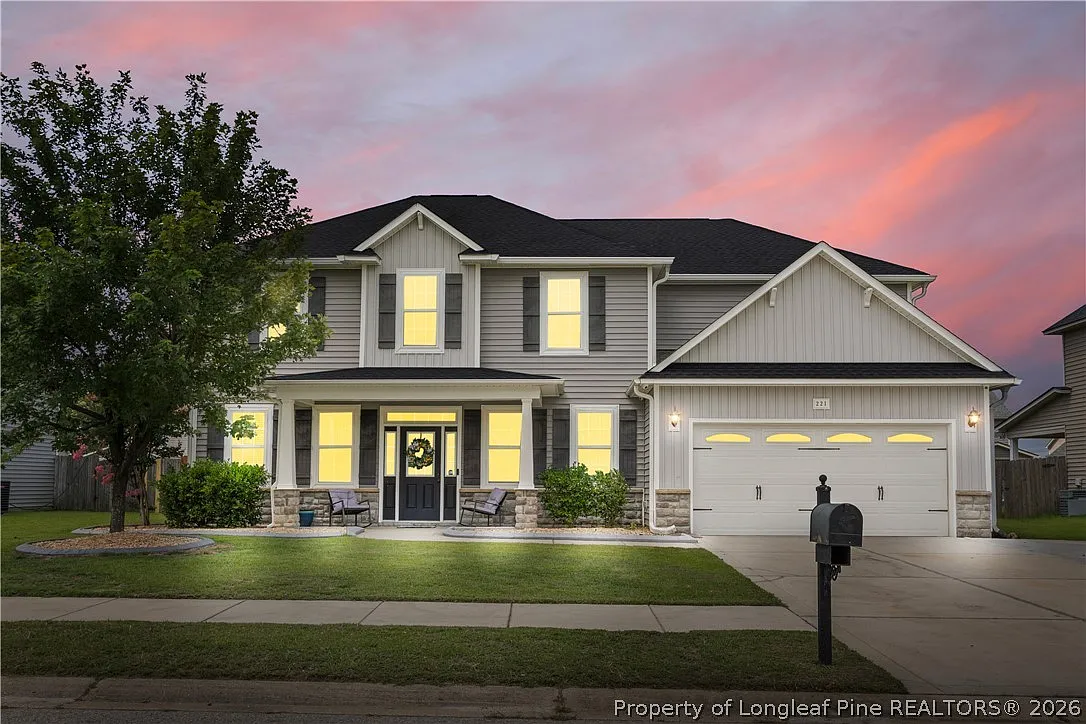 5 bed, 3.0 bath, 3000 sqft, $2,700 — Photo 1