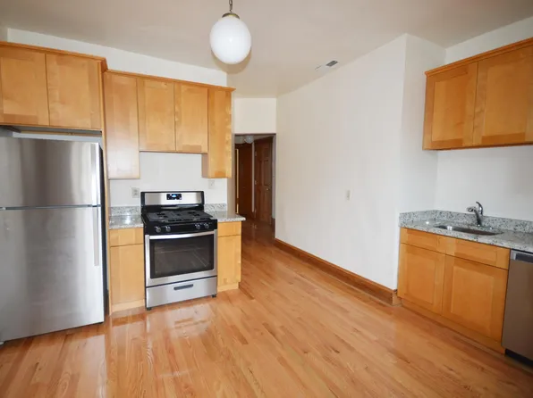 852 W Waveland Ave APT 3, Chicago, IL 60613
