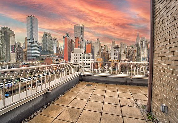 5th image of 446 W 38th St