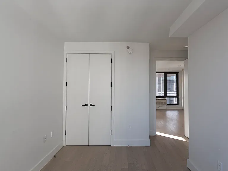 635 4th Ave #801 — Photo 5