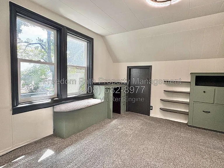 912 N C St — Photo 10