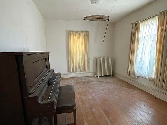 5th image of 230 4th St