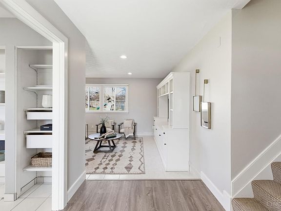 3rd image of 9528 Croton Dr