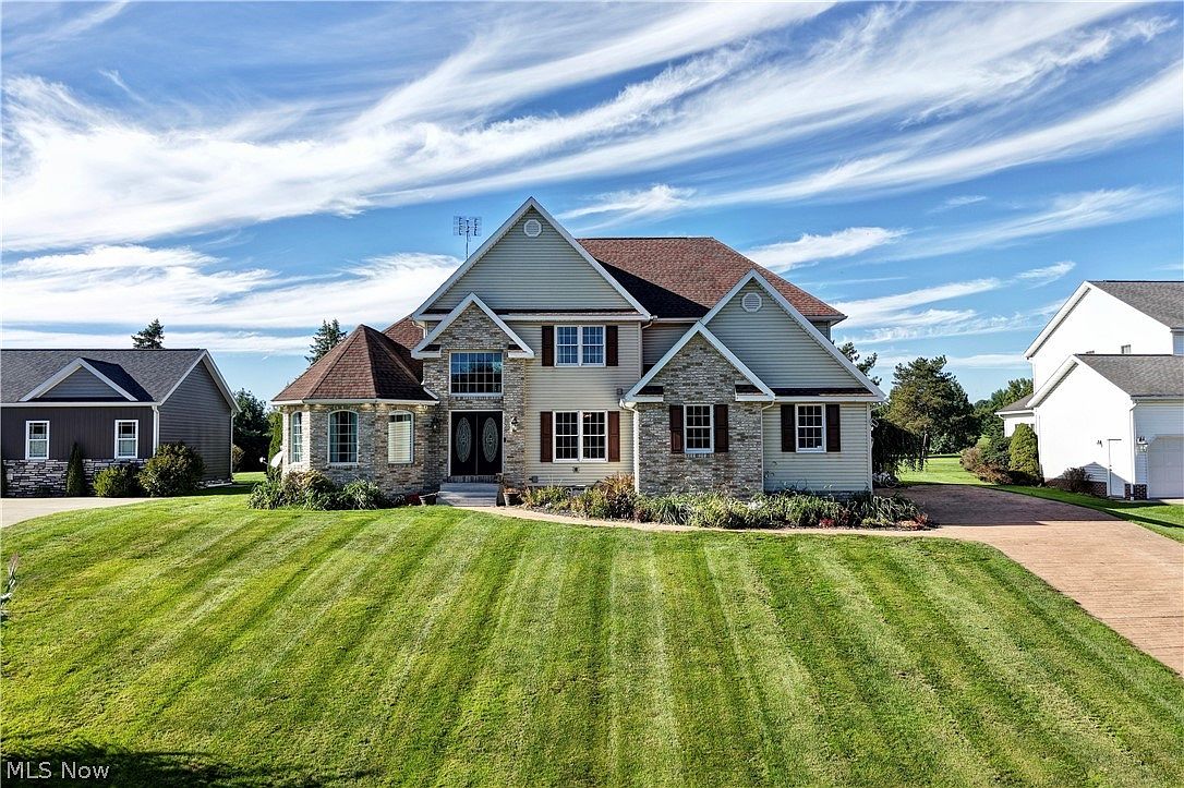 161 Wedgewood Ln NE — Carroll Meadows Golf Course