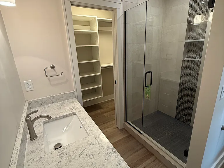 Master bath & walk in closet