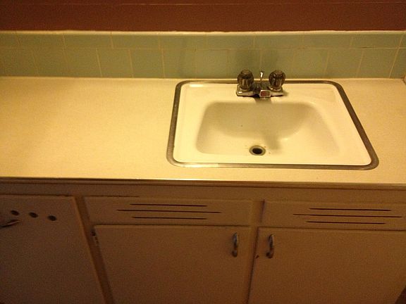 5th image of 225 W Bradford Ave