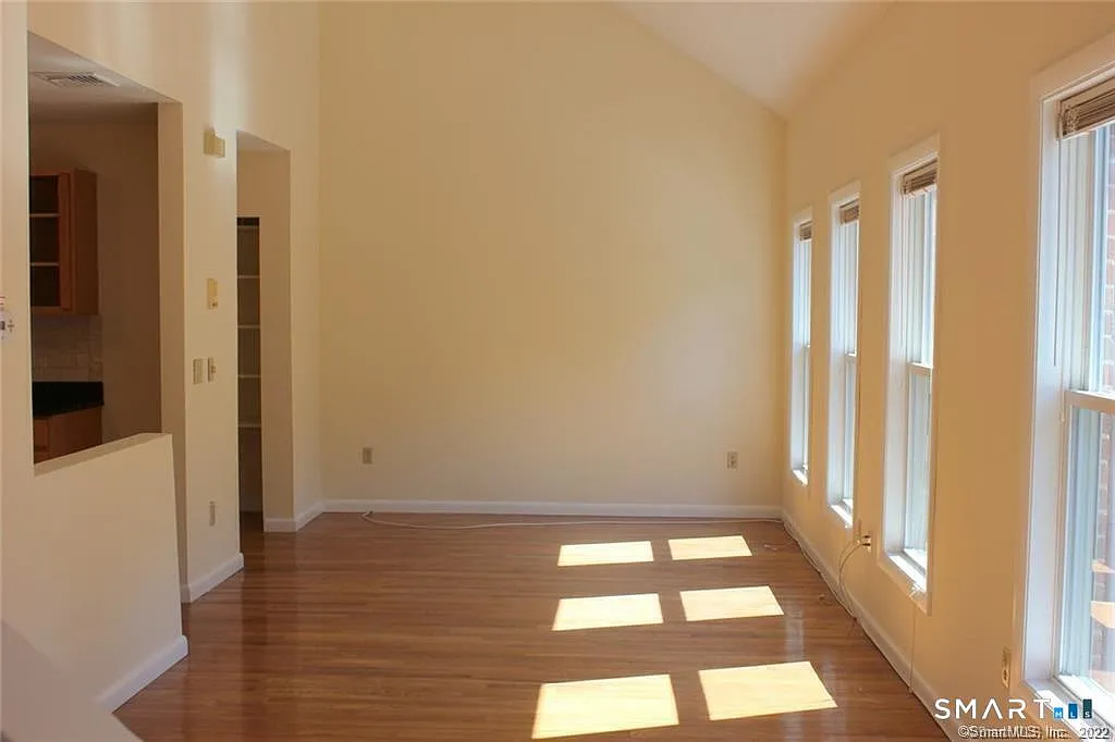 1 bed, 1.0 bath, 1000 sqft, $1,750 — Photo 3