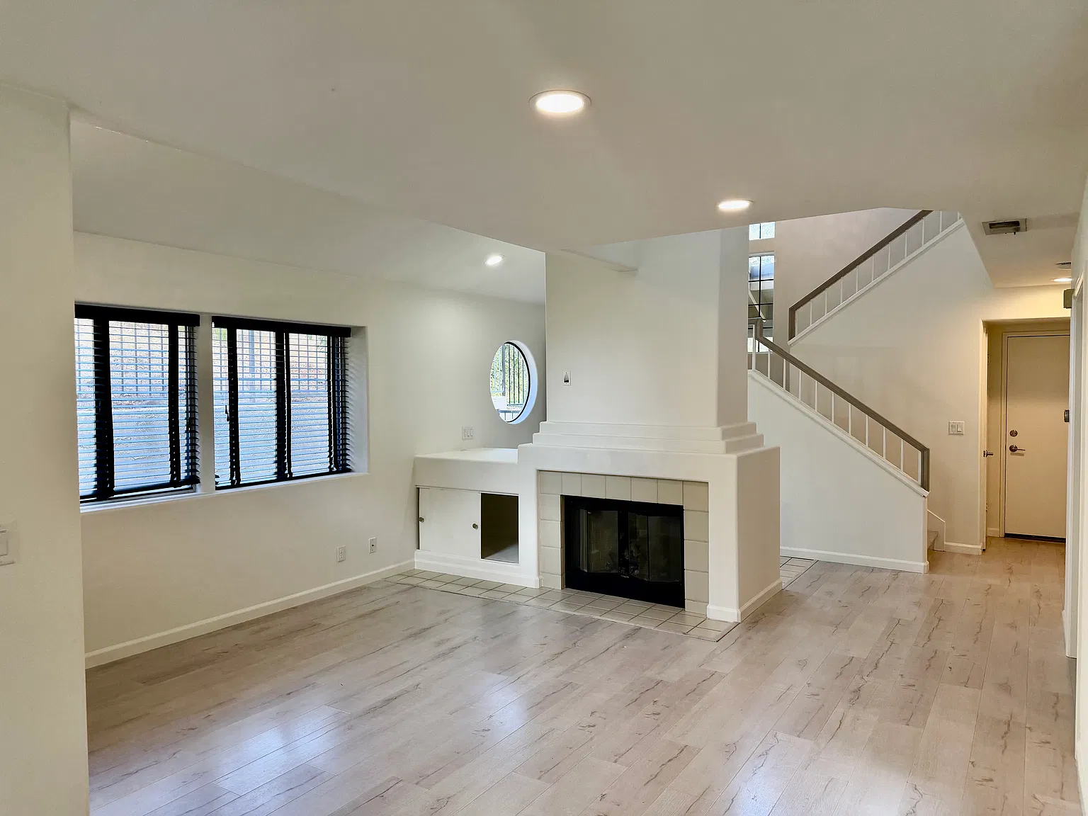 3 bed, 1629 sqft, $4,750 — Photo 2