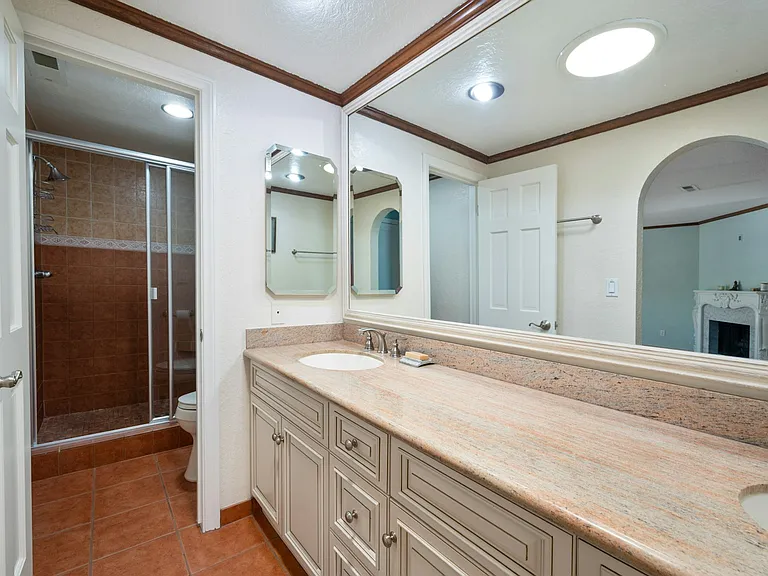 227 S Irena Ave #12 — Photo 24