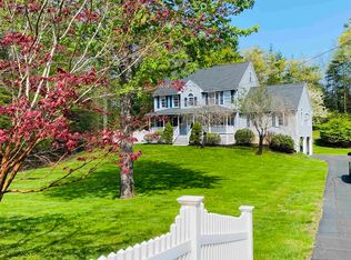5 Diane Ln, Sandown, NH 03873