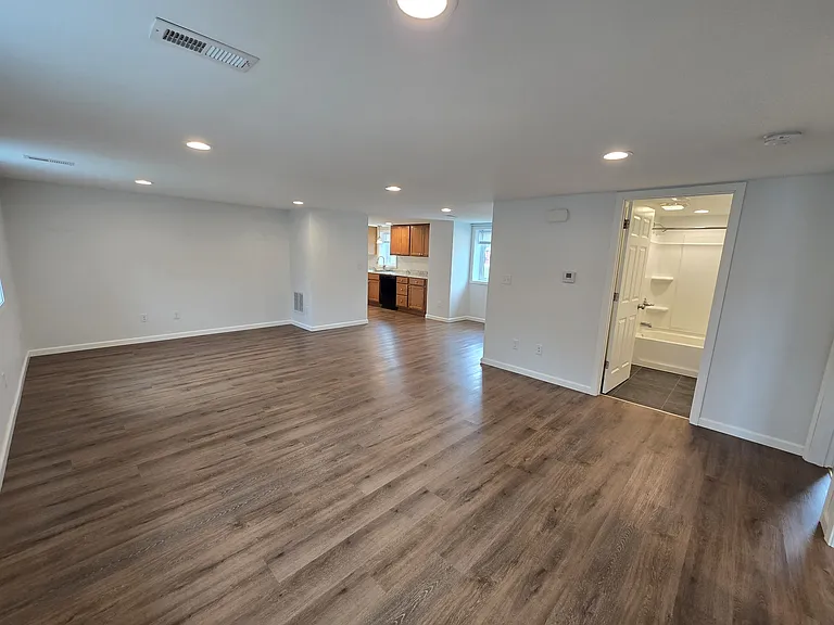 904 W Welsh St #B — Photo 11
