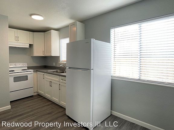 3rd image of 625 N Commerce St #11686504