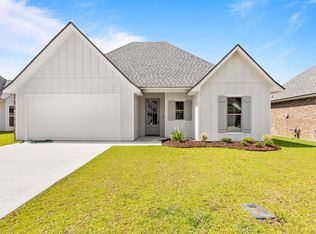 10517 Highland Lakes Dr, Denham Springs, LA 70726