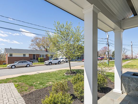4th image of 2027 N Dinwiddie St