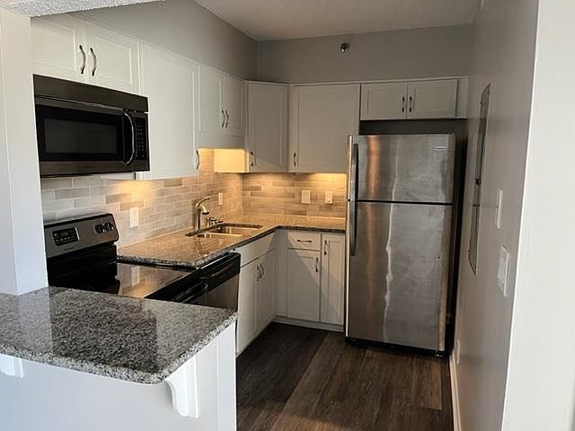 1st image of 900 19th Ave S APT 402