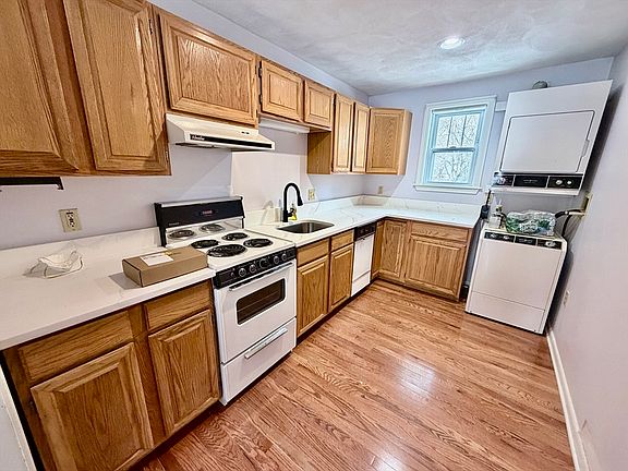 4th image of 28 Edgeworth St #2