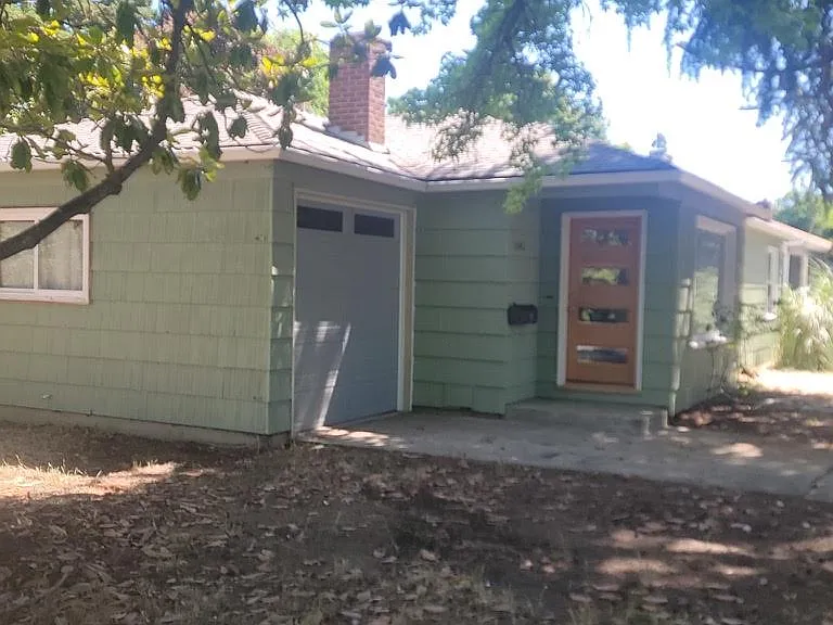 1042 Winchester Ave — Photo 5
