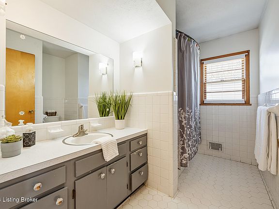 5th image of 1708 Bonnyville Blvd