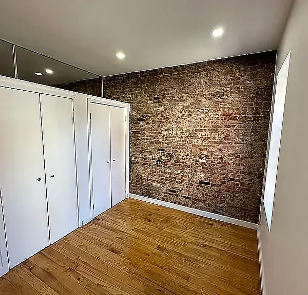 166 Elizabeth St #1B — Photo 2