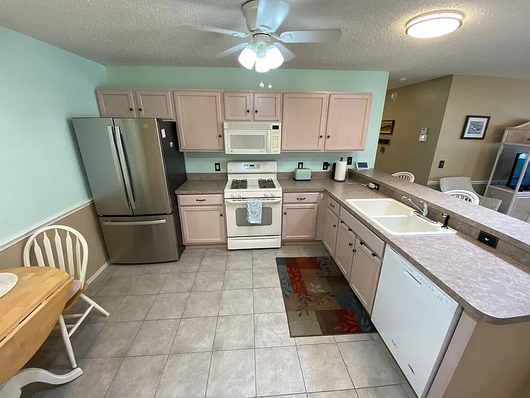 440 Canterbury Ct — Photo 15