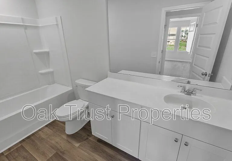 726 Ridgley Dr — Photo 13