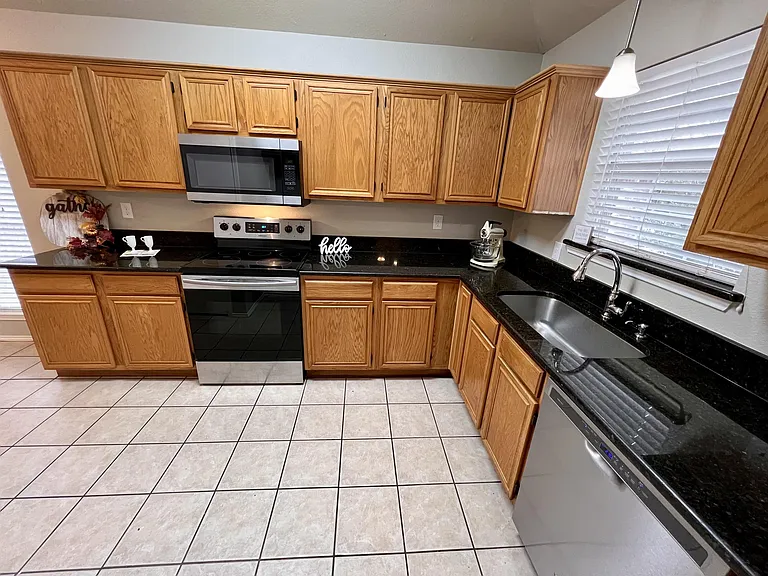 2805 Yorkfield Ct — Photo 11